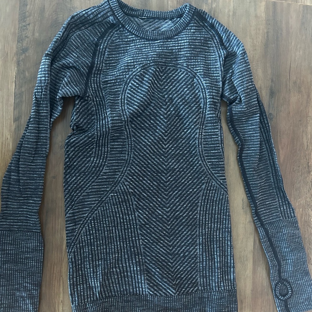 lululemon athletica Women's Long Sleeve Seamless Gray Stripe Top